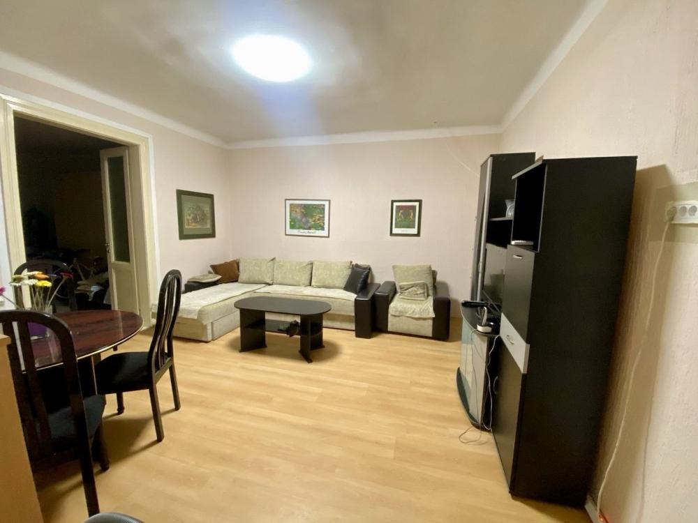 Stan na prodaju u Beogradu, Zemun, troiposoban, 77m2, cena 180000 evra