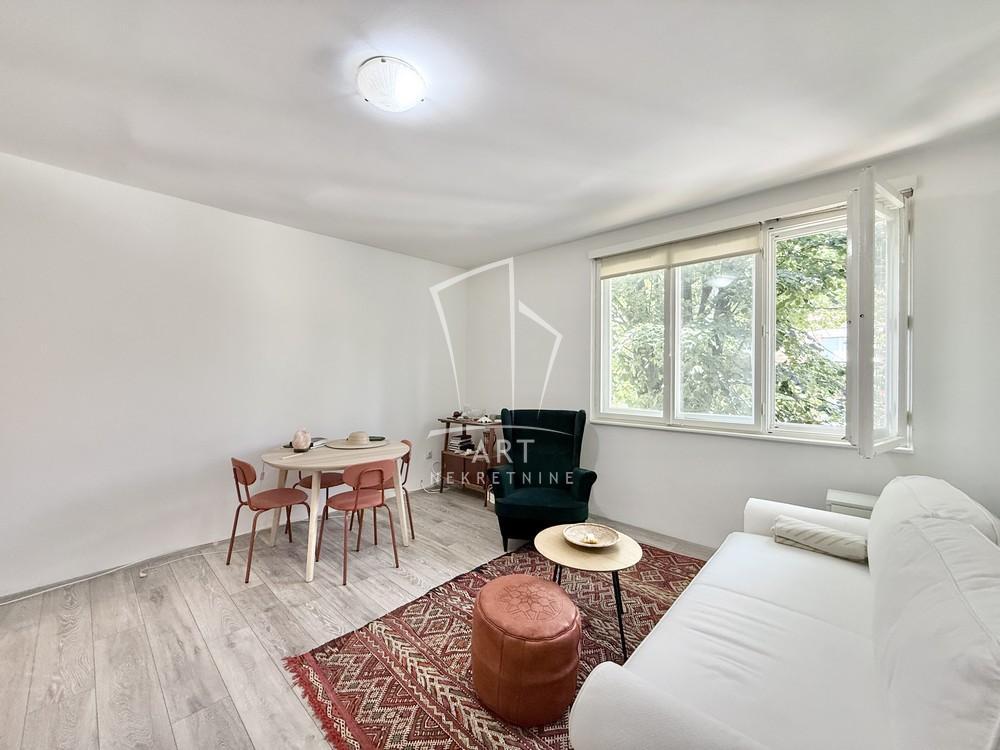 Stan na prodaju u Beogradu, Karaburma, jednoiposoban, 41m2, cena 126000 evra