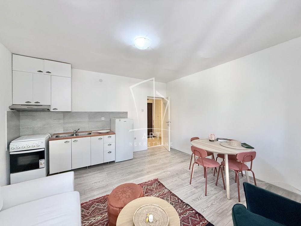 Stan na prodaju u Beogradu, Karaburma, jednoiposoban, 41m2, cena 126000 evra