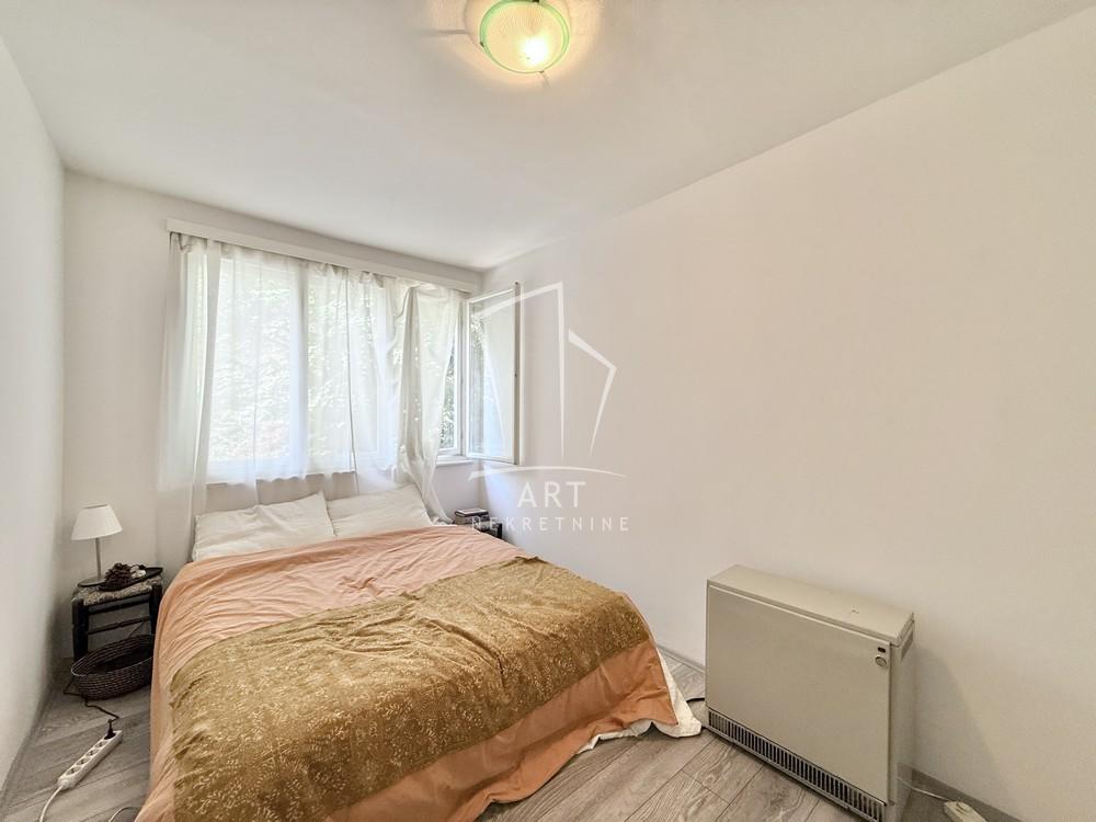 Stan na prodaju u Beogradu, Karaburma, jednoiposoban, 41m2, cena 126000 evra