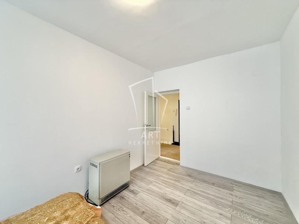 Stan na prodaju u Beogradu, Karaburma, jednoiposoban, 41m2, cena 126000 evra