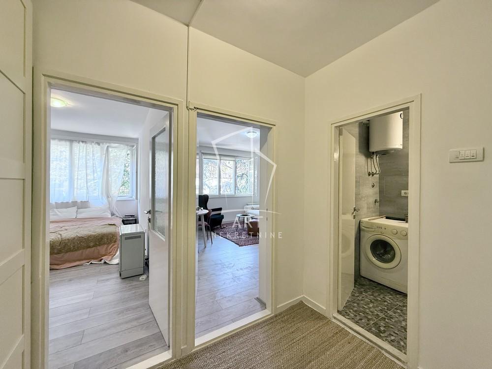 Stan na prodaju u Beogradu, Karaburma, jednoiposoban, 41m2, cena 126000 evra