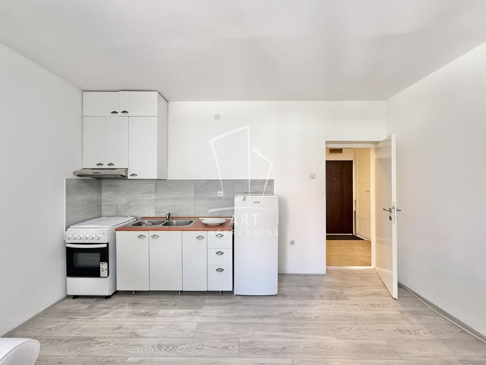 Stan na prodaju u Beogradu, Karaburma, jednoiposoban, 41m2, cena 126000 evra