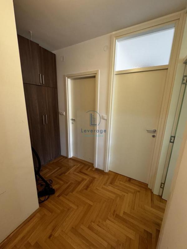 Stan na prodaju u Beogradu, Naselje Stepa Stepanović, trosoban, 83m2, cena 279000 evra