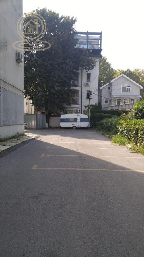 Stan na prodaju u Beogradu, Autokomanda, dvoiposoban, 70m2, cena 300000 evra