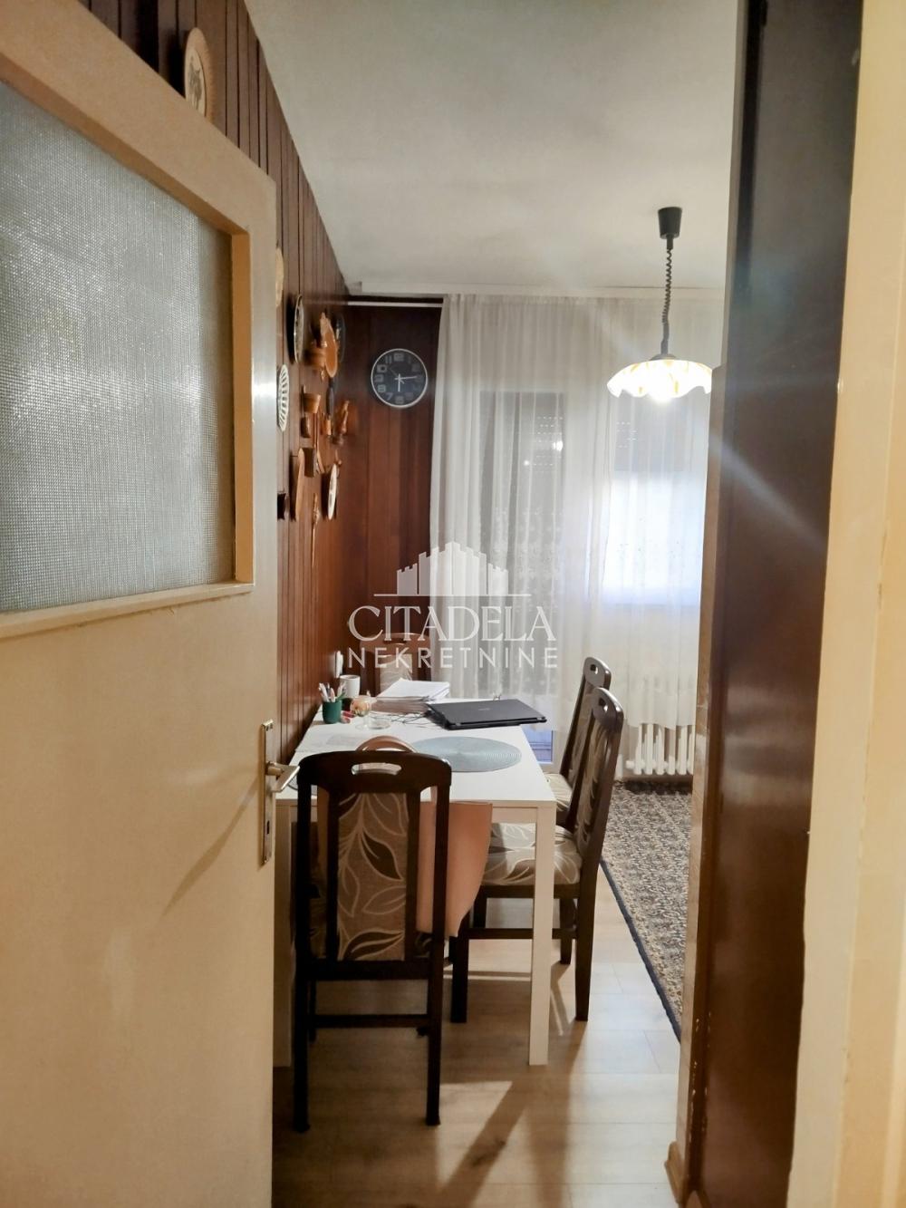 Stan na prodaju u Beogradu, Kanarevo brdo, jednoiposoban, 43m2, cena 100000 evra