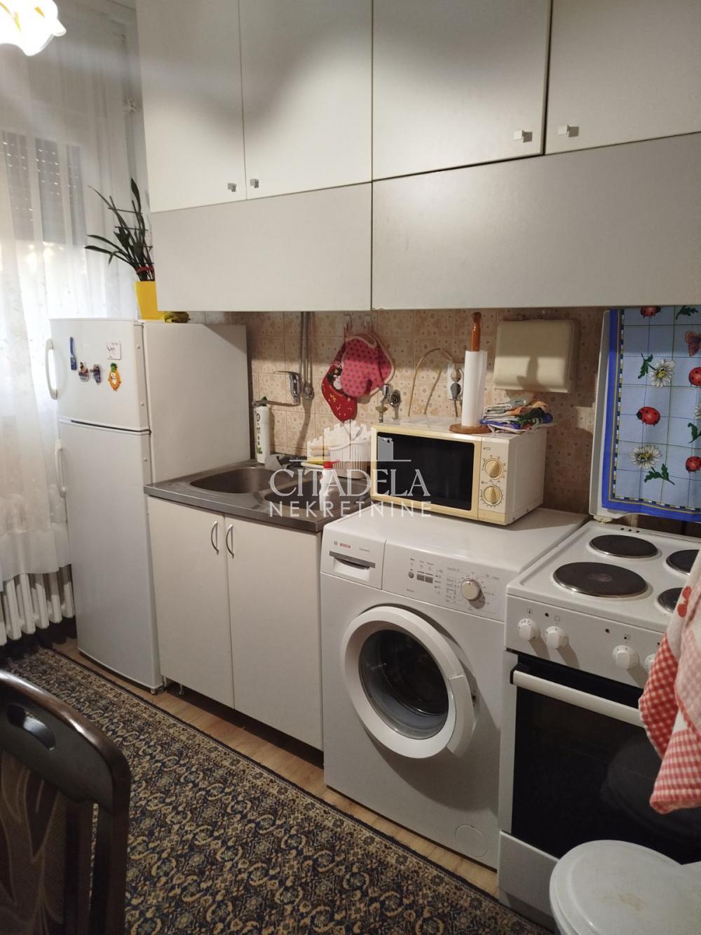 Stan na prodaju u Beogradu, Kanarevo brdo, jednoiposoban, 43m2, cena 100000 evra
