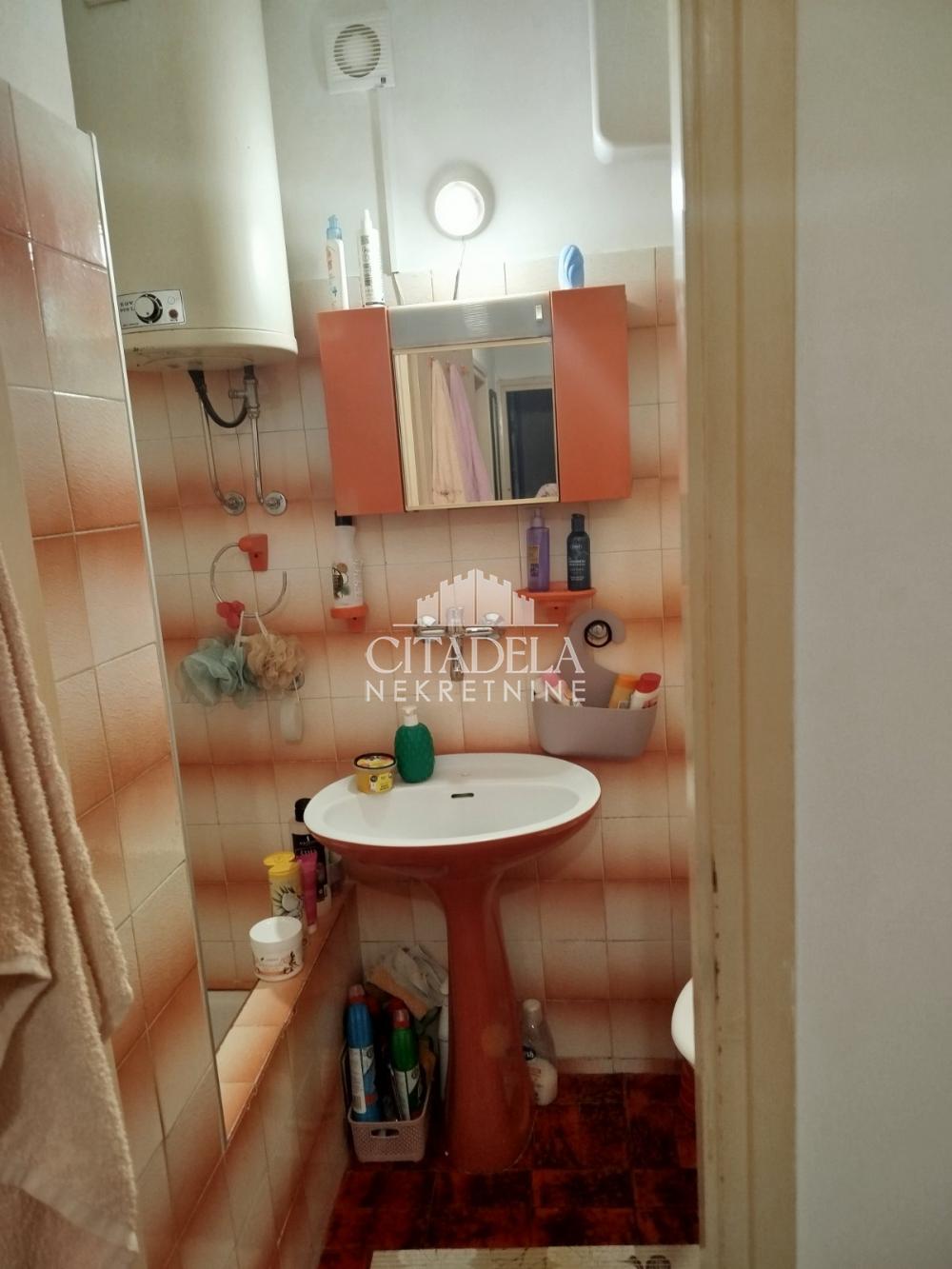 Stan na prodaju u Beogradu, Kanarevo brdo, jednoiposoban, 43m2, cena 100000 evra