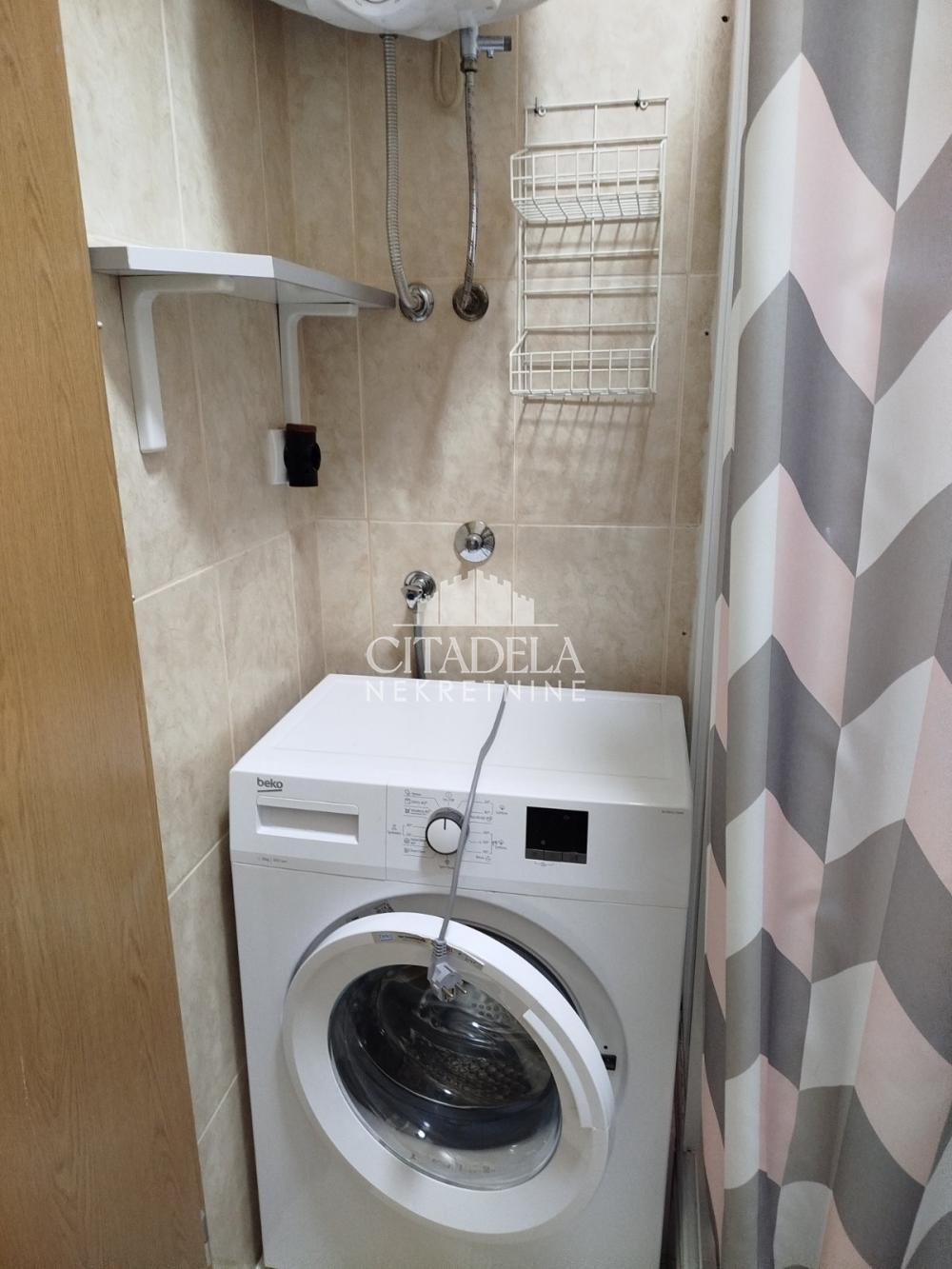 Stan na prodaju u Beogradu, Rakovica, jednoiposoban, 35m2, cena 67000 evra