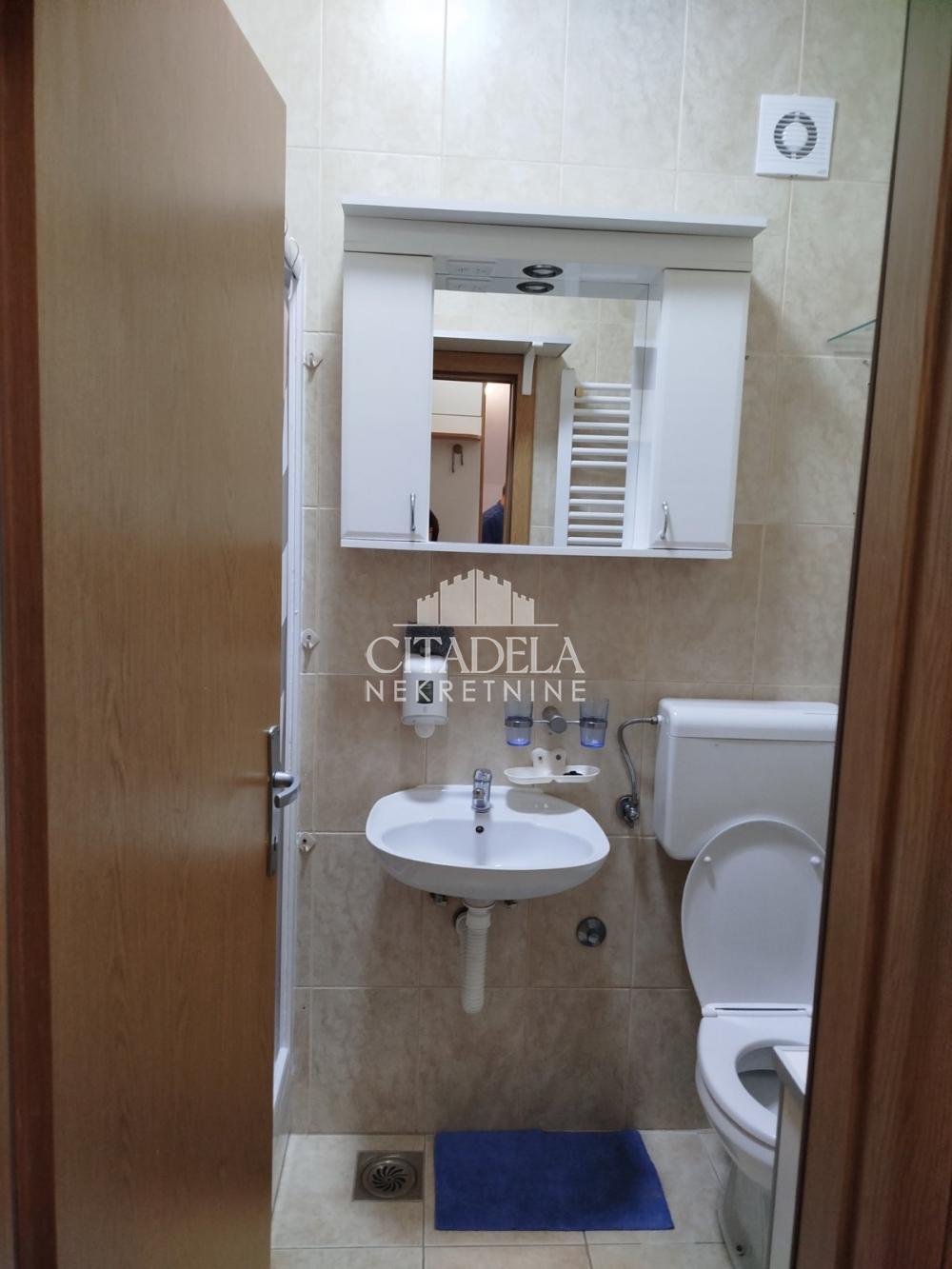 Stan na prodaju u Beogradu, Rakovica, jednoiposoban, 35m2, cena 67000 evra