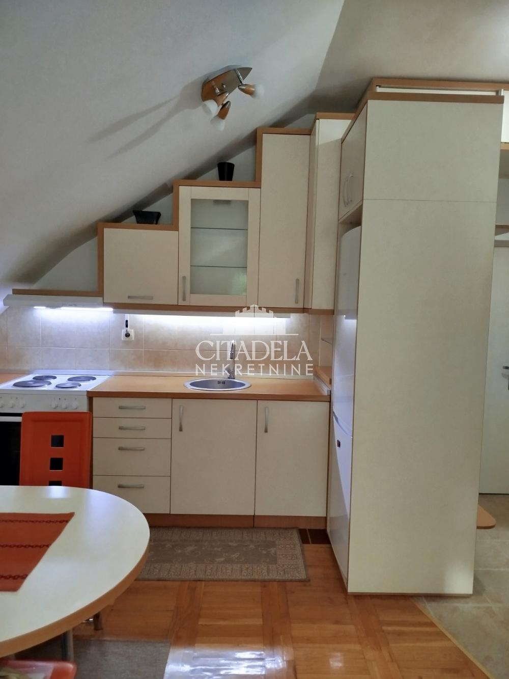 Stan na prodaju u Beogradu, Rakovica, jednoiposoban, 35m2, cena 67000 evra