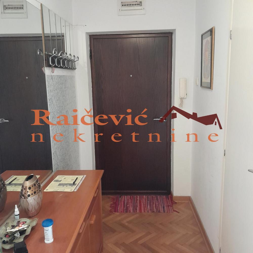 Stan na prodaju u Beogradu, Cvetni trg, trosoban, 65m2, cena 265000 evra
