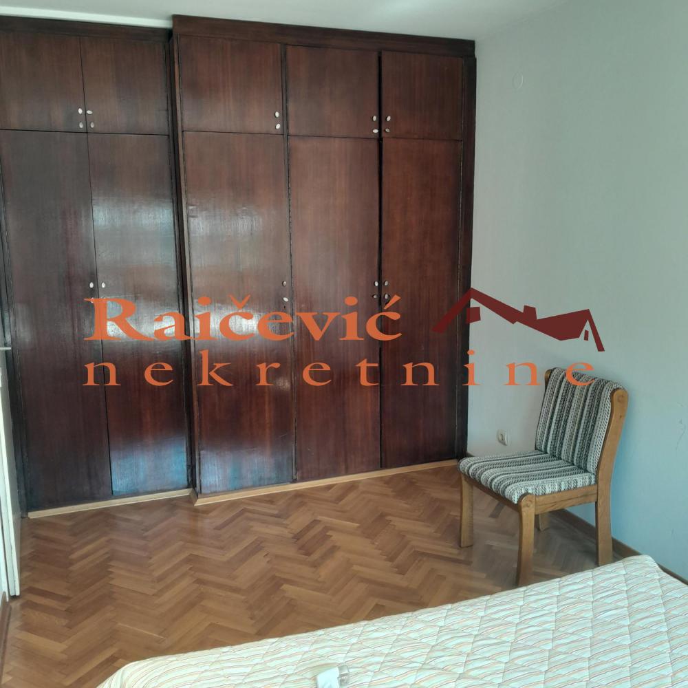 Stan na prodaju u Beogradu, Cvetni trg, trosoban, 65m2, cena 265000 evra