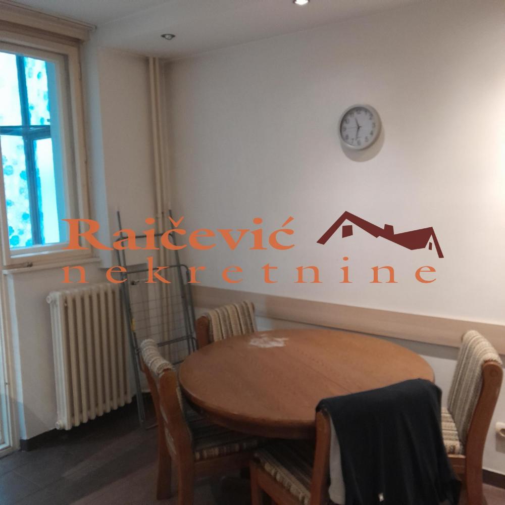 Stan na prodaju u Beogradu, Cvetni trg, trosoban, 65m2, cena 265000 evra