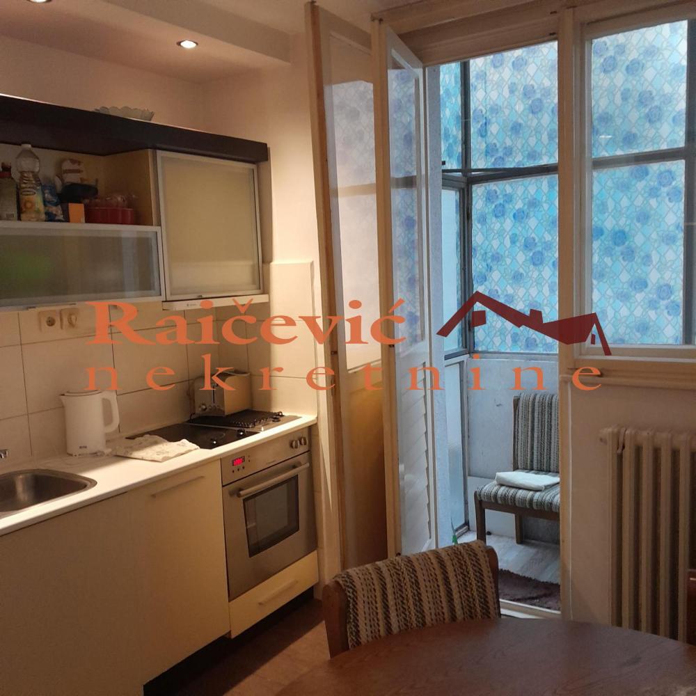 Stan na prodaju u Beogradu, Cvetni trg, trosoban, 65m2, cena 265000 evra