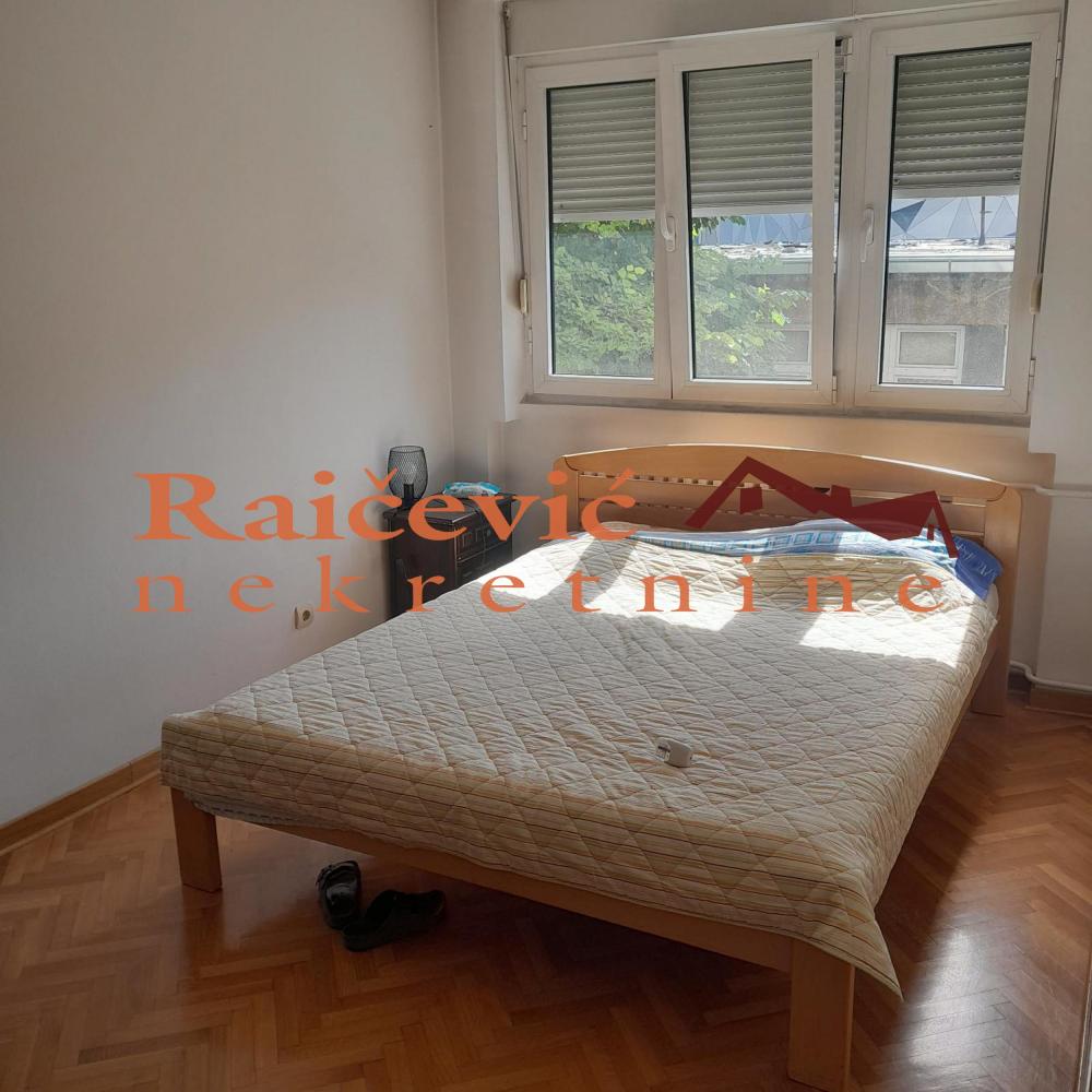 Stan na prodaju u Beogradu, Cvetni trg, trosoban, 65m2, cena 265000 evra