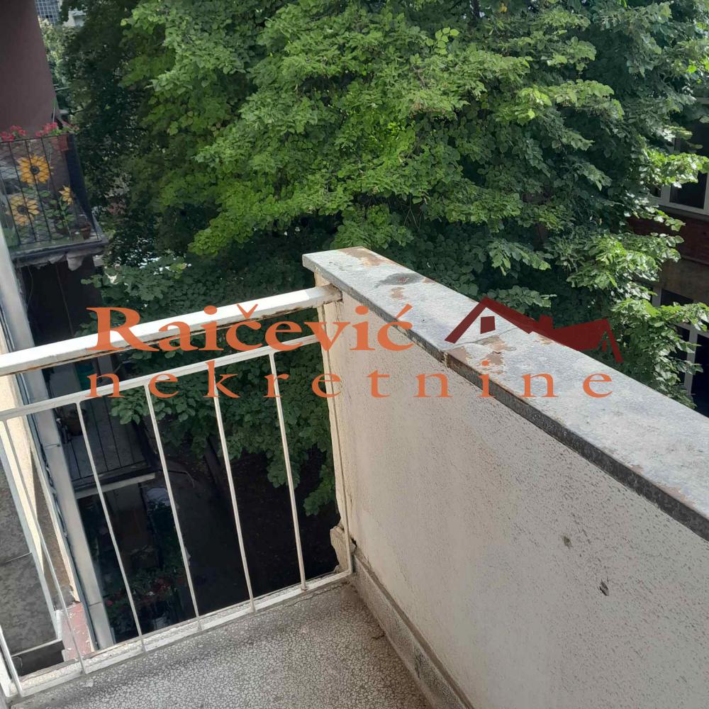 Stan na prodaju u Beogradu, Cvetni trg, trosoban, 65m2, cena 265000 evra
