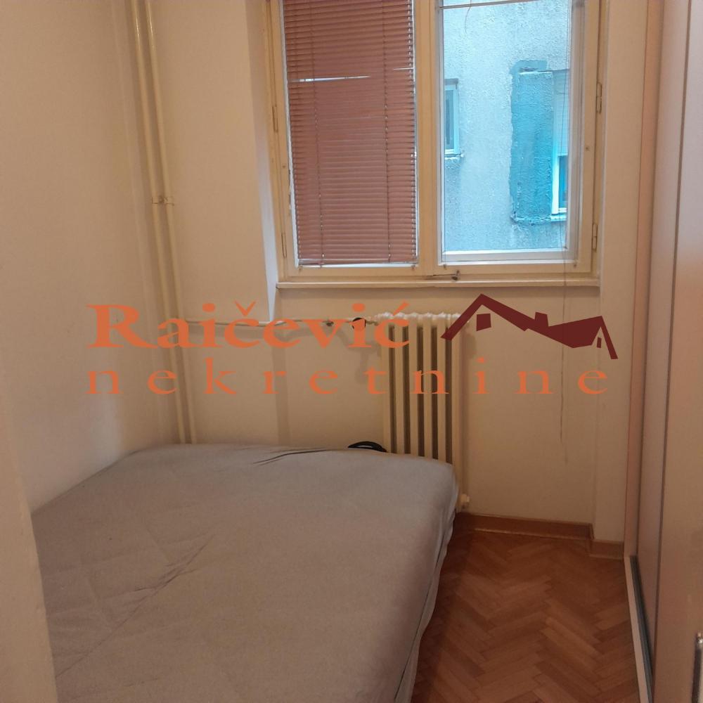 Stan na prodaju u Beogradu, Cvetni trg, trosoban, 65m2, cena 265000 evra
