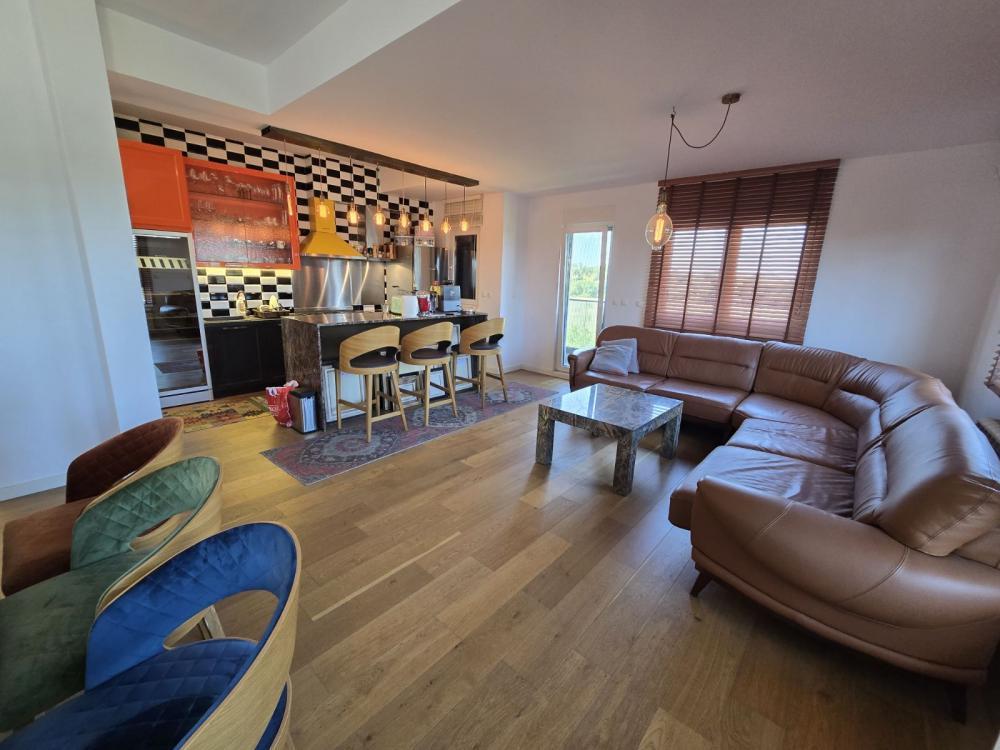 Stan na prodaju u Beogradu, Marije Bursać, dvosoban, 72m2, cena 245000 evra