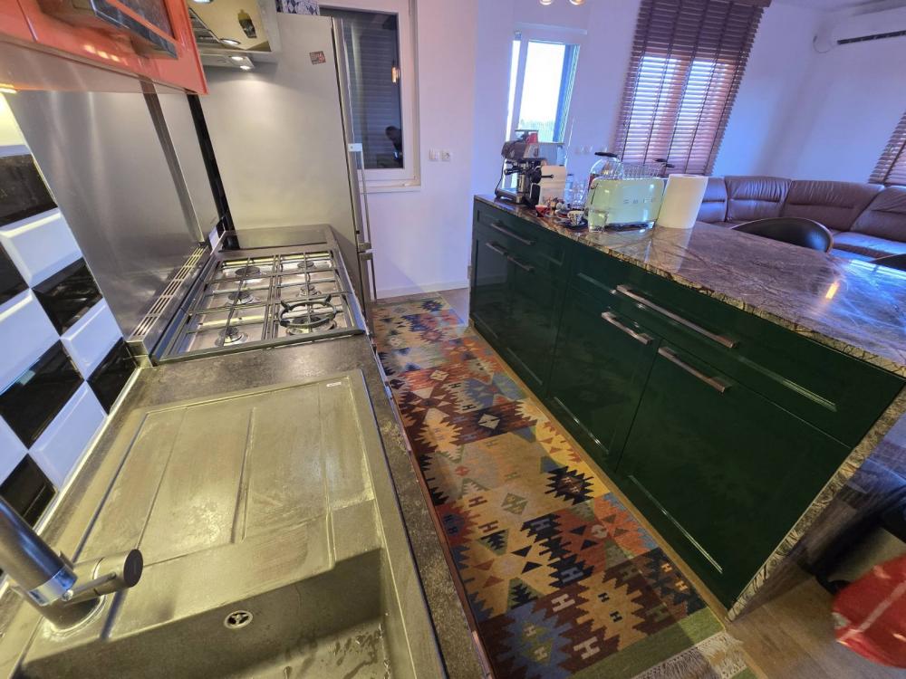 Stan na prodaju u Beogradu, Marije Bursać, dvosoban, 72m2, cena 252000 evra