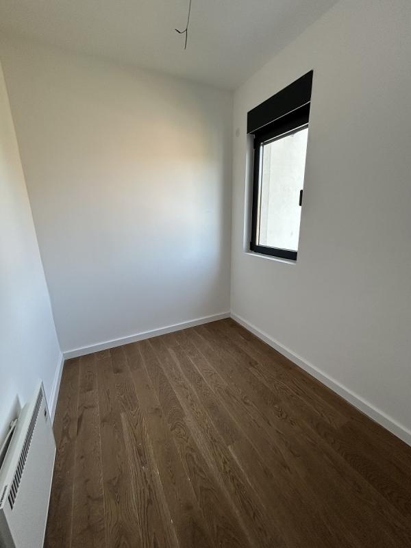Stan na prodaju u Beogradu, Cvetkova pijaca, dvoiposoban, 60m2, cena 184800 evra