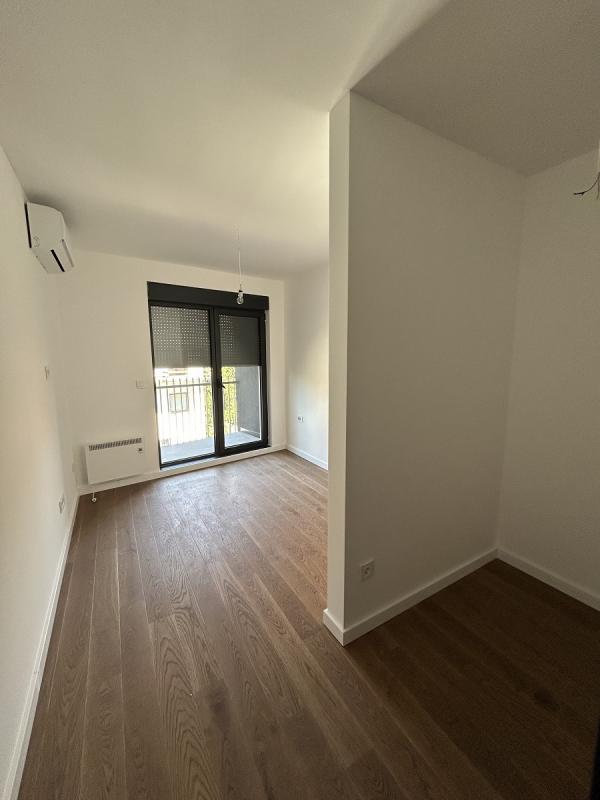 Stan na prodaju u Beogradu, Cvetkova pijaca, dvoiposoban, 60m2, cena 184800 evra