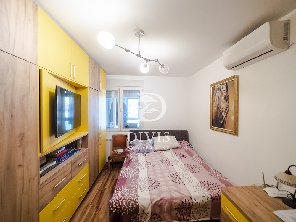 Stan na prodaju u Beogradu, Čukarica, cetvorosoban, 84m2, cena 230000 evra