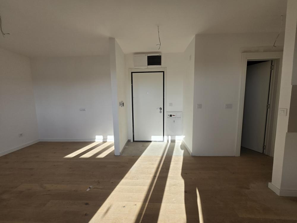 Stan na prodaju u Beogradu, Zemun, trosoban, 85m2, cena 187000 evra