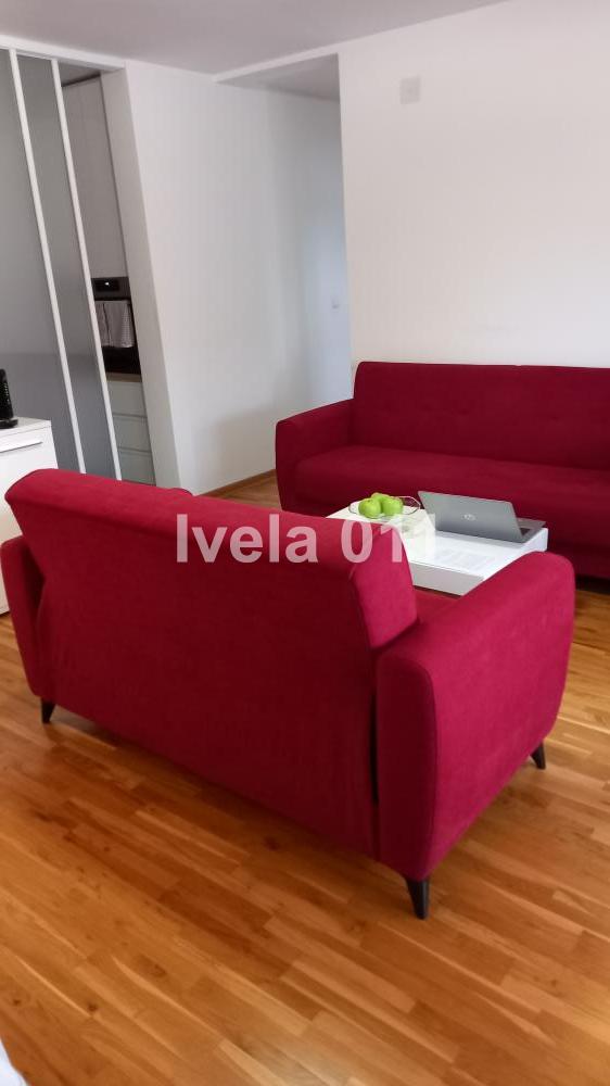 Stan na prodaju u Beogradu, Kaluđerica, trosoban, 60m2, cena 125000 evra