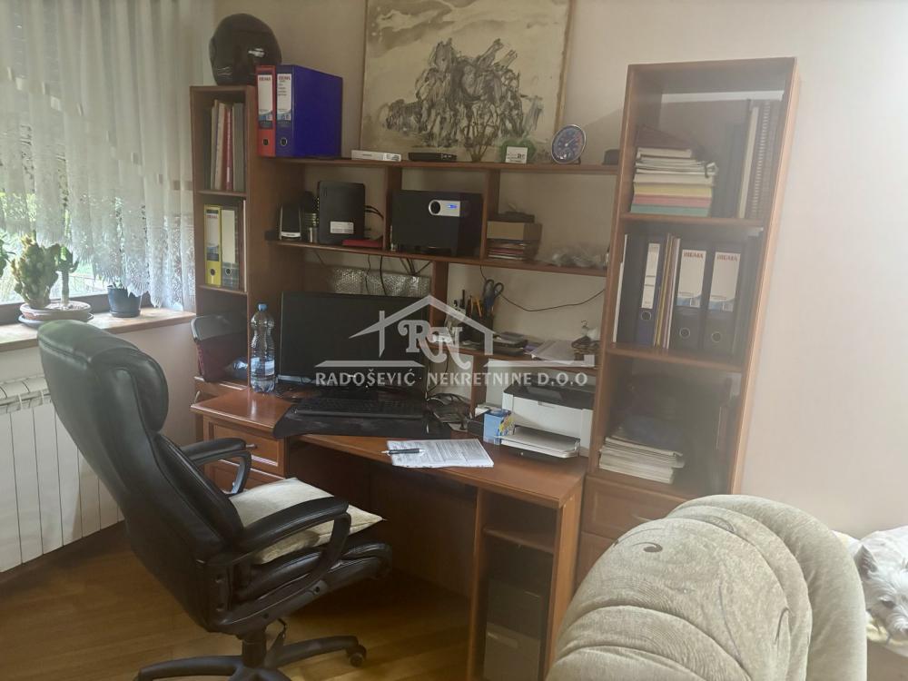 Stan na prodaju u Beogradu, Petlovo brdo, 199m2, cena 227000 evra