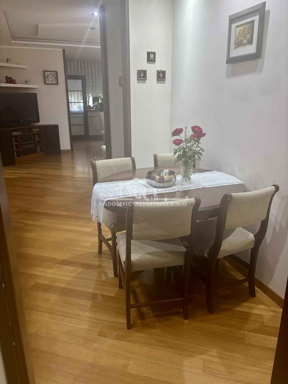 Stan na prodaju u Beogradu, Petlovo brdo, 199m2, cena 227000 evra