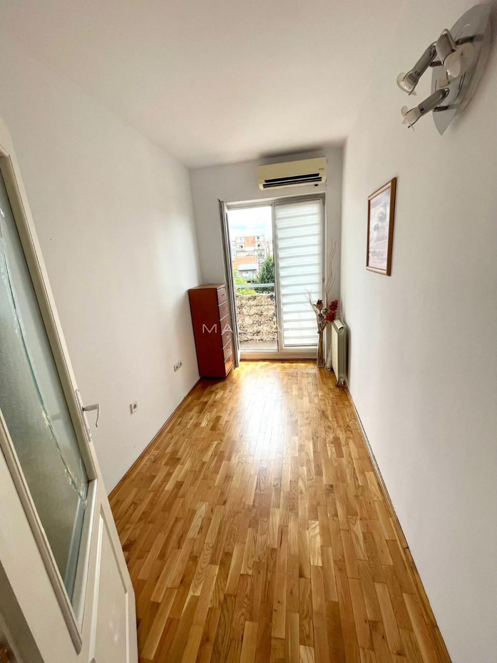 Stan na prodaju u Beogradu, Vračar, jednoiposoban, 43m2, cena 165000 evra