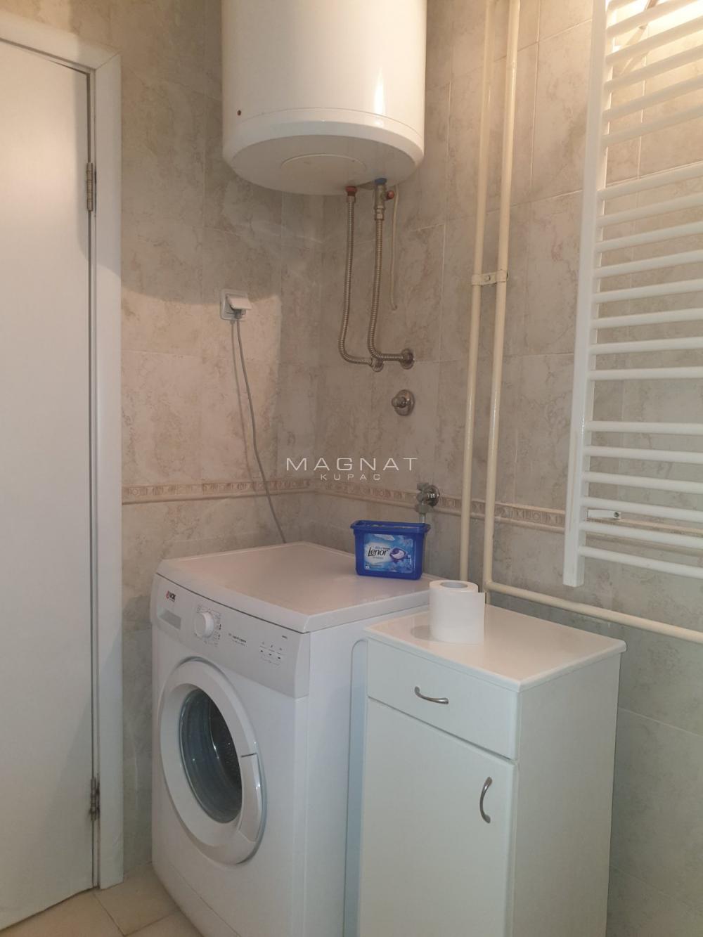 Stan na prodaju u Beogradu, Vračar, jednoiposoban, 43m2, cena 165000 evra