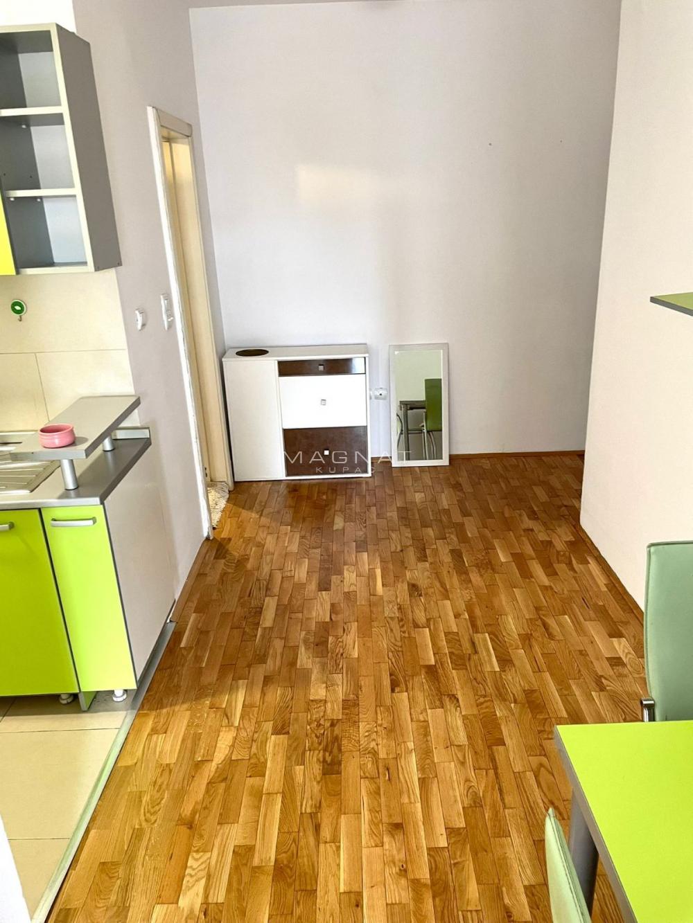 Stan na prodaju u Beogradu, Vračar, jednoiposoban, 43m2, cena 165000 evra