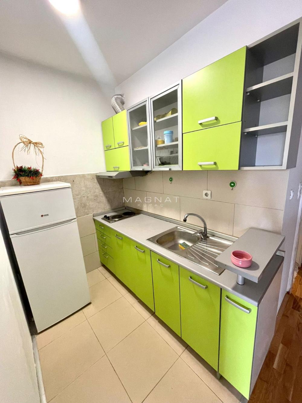 Stan na prodaju u Beogradu, Vračar, jednoiposoban, 43m2, cena 165000 evra