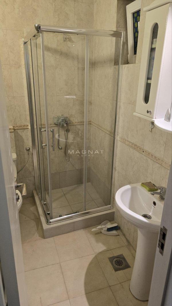 Stan na prodaju u Beogradu, Vračar, jednoiposoban, 43m2, cena 165000 evra