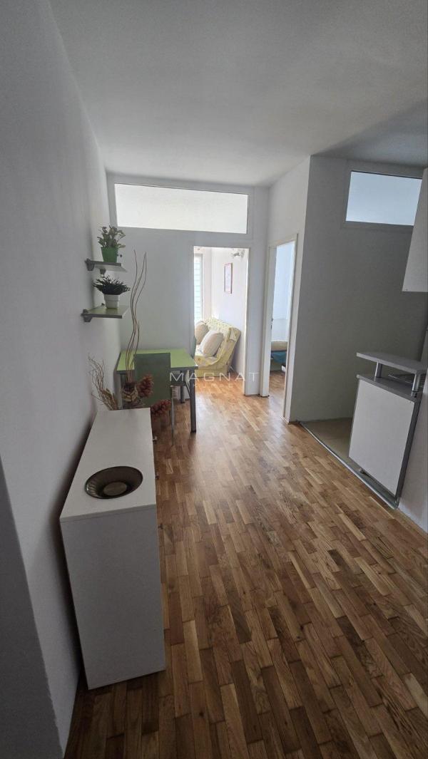 Stan na prodaju u Beogradu, Vračar, jednoiposoban, 43m2, cena 165000 evra