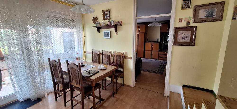 Stan na prodaju u Beogradu, Zemun, trosoban, 65m2, cena 120000 evra