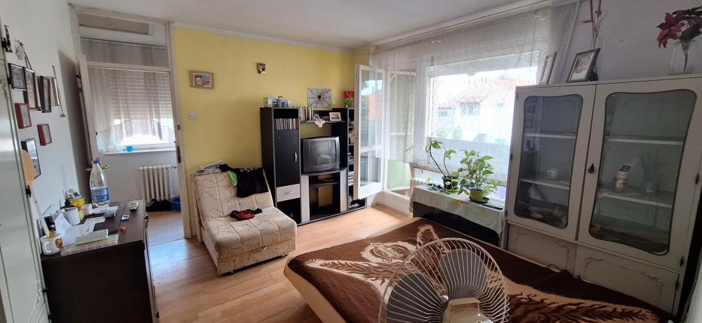 Stan na prodaju u Beogradu, Zemun, trosoban, 65m2, cena 120000 evra