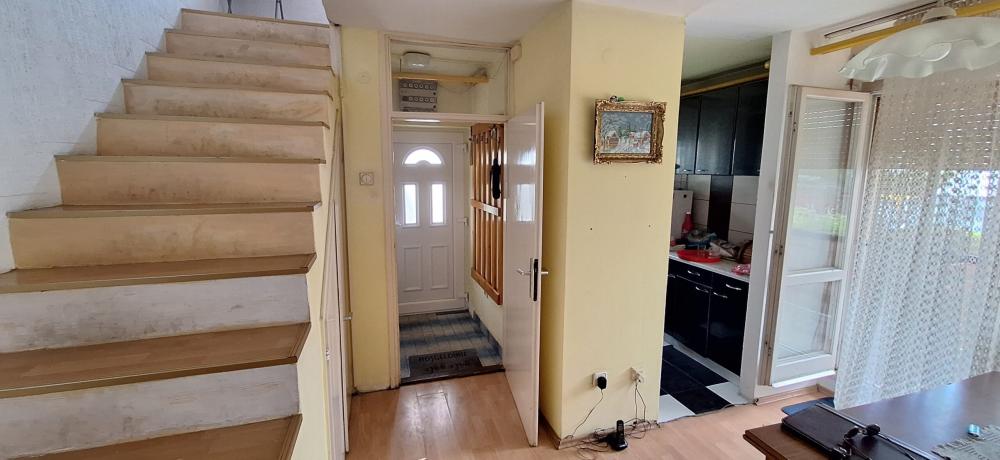 Stan na prodaju u Beogradu, Zemun, trosoban, 65m2, cena 120000 evra