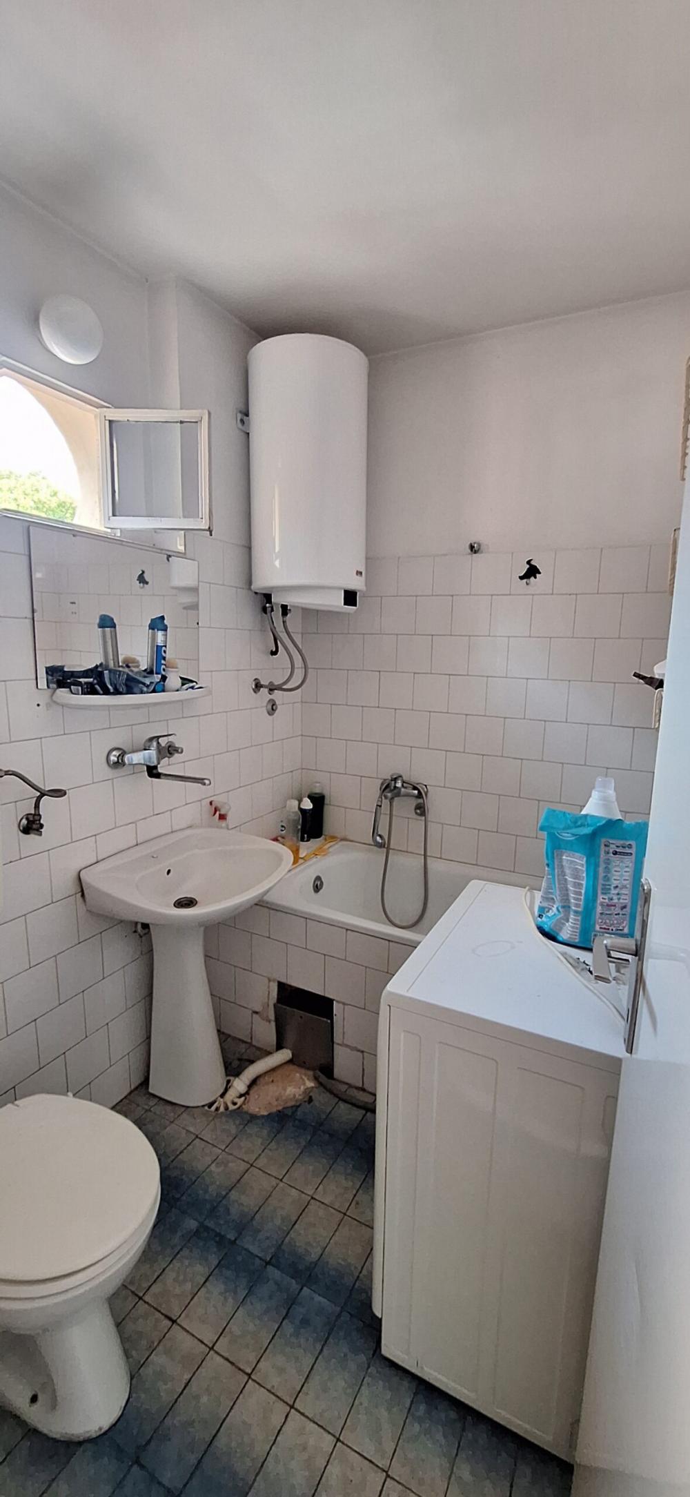 Stan na prodaju u Beogradu, Zemun, trosoban, 65m2, cena 120000 evra