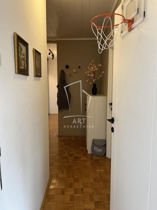 Stan na prodaju u Beogradu, Nova Galenika, troiposoban, 64m2, cena 185000 evra