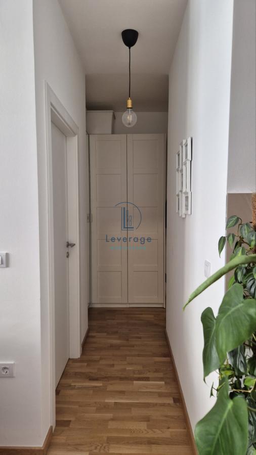 Stan na prodaju u Beogradu, Višnjička banja, dvosoban, 52m2, cena 155000 evra