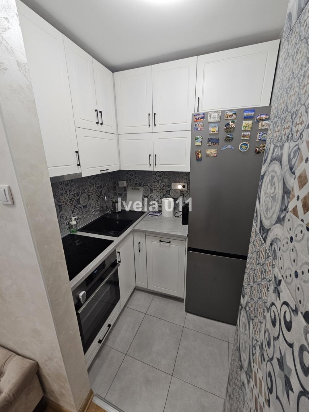 Stan na prodaju u Beogradu, Novi Beograd blok 21 (10. gimnazija), dvoiposoban, 63m2, cena 265000 evra