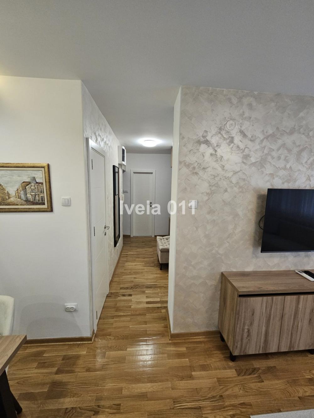 Stan na prodaju u Beogradu, Novi Beograd blok 21 (10. gimnazija), dvoiposoban, 63m2, cena 265000 evra