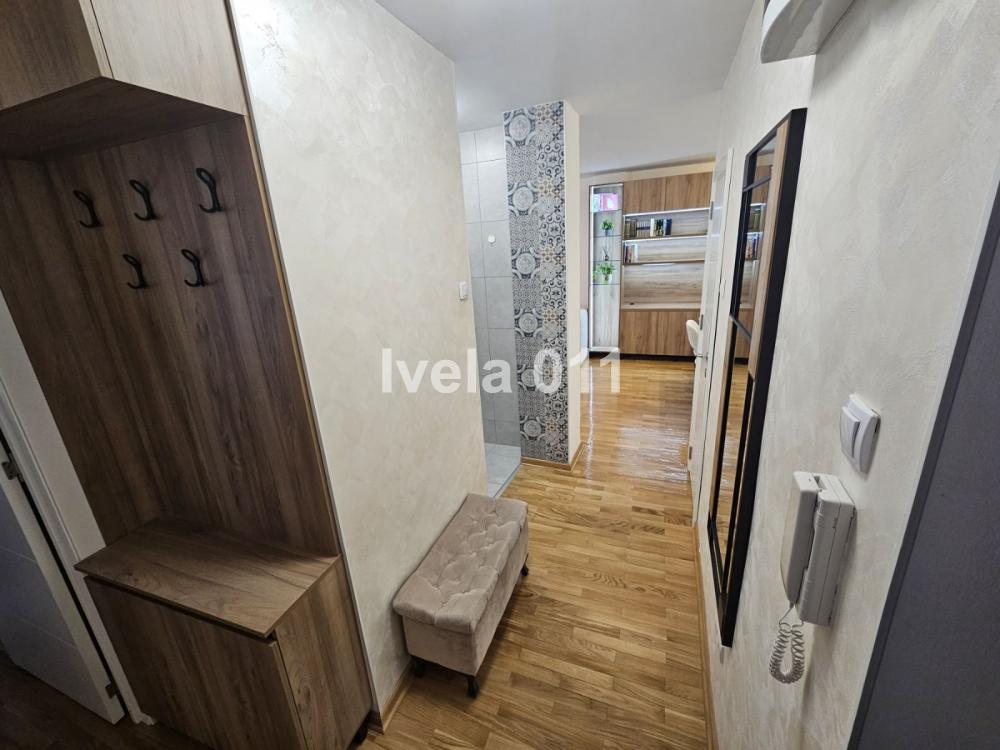 Stan na prodaju u Beogradu, Novi Beograd blok 21 (10. gimnazija), dvoiposoban, 63m2, cena 265000 evra