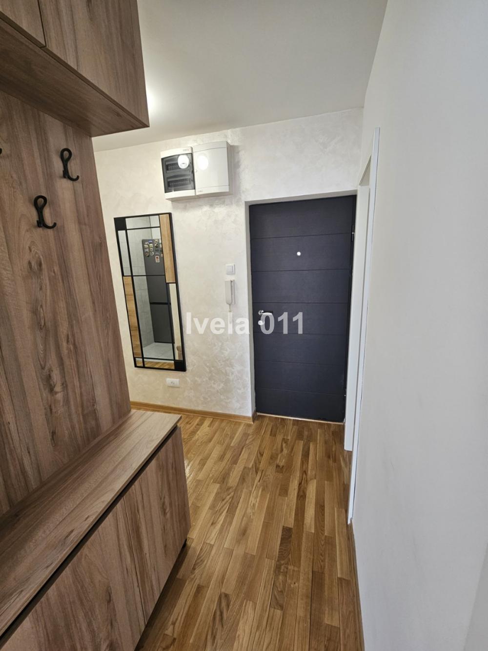 Stan na prodaju u Beogradu, Novi Beograd blok 21 (10. gimnazija), dvoiposoban, 63m2, cena 265000 evra