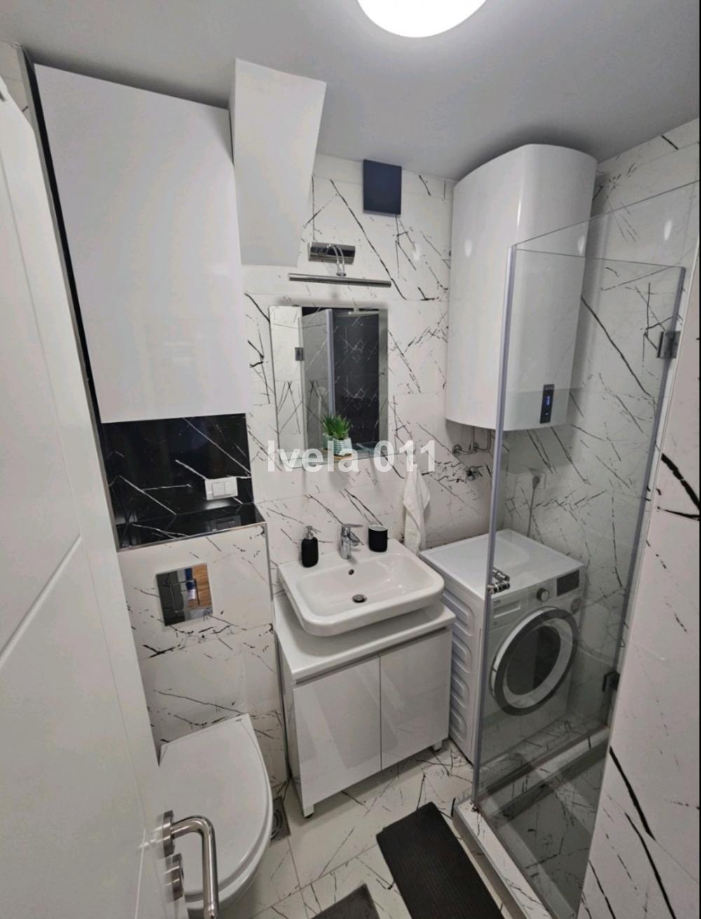 Stan na prodaju u Beogradu, Novi Beograd blok 21 (10. gimnazija), dvoiposoban, 63m2, cena 265000 evra