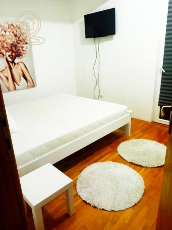 Stan na prodaju u Beogradu, Karaburma, trosoban, 75m2, cena 149000 evra