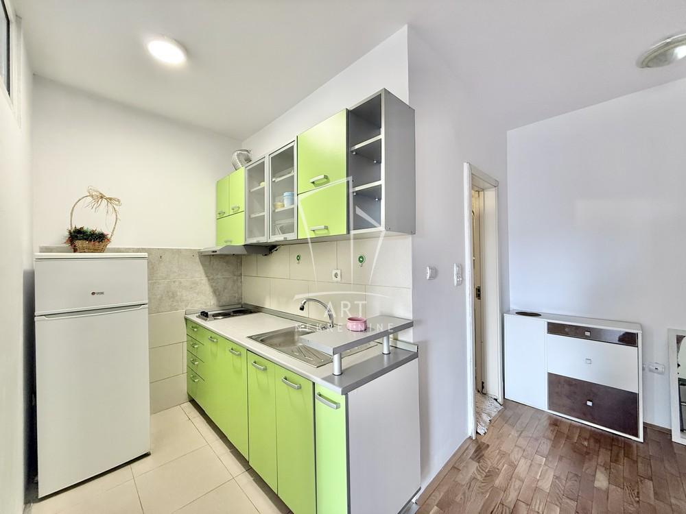 Stan na prodaju u Beogradu, Vračar, dvoiposoban, 38m2, cena 169000 evra